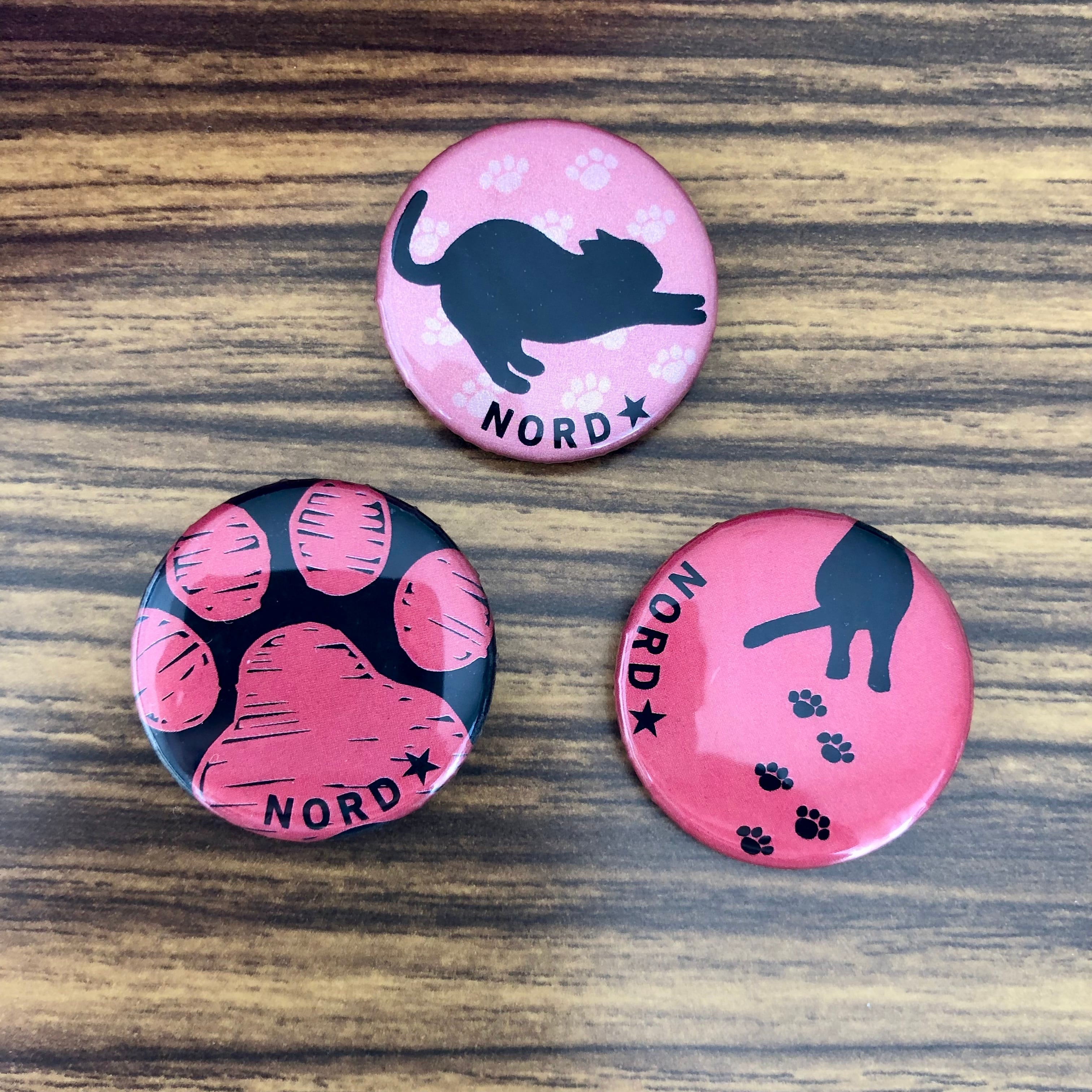 光る！！反射猫缶バッジ♡足跡ねこ | NORD【ノール】