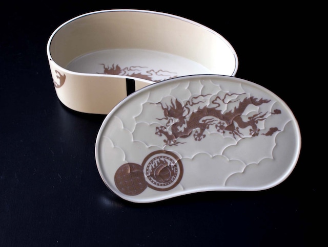 ＊mayuhako＊　ベージュ　ドラゴンG(渕P)