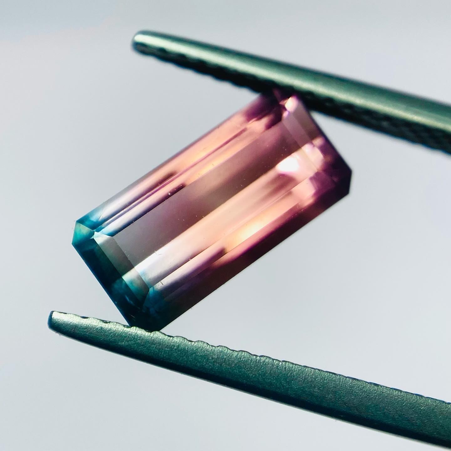 カーネーションピンクなバイカラートルマリン