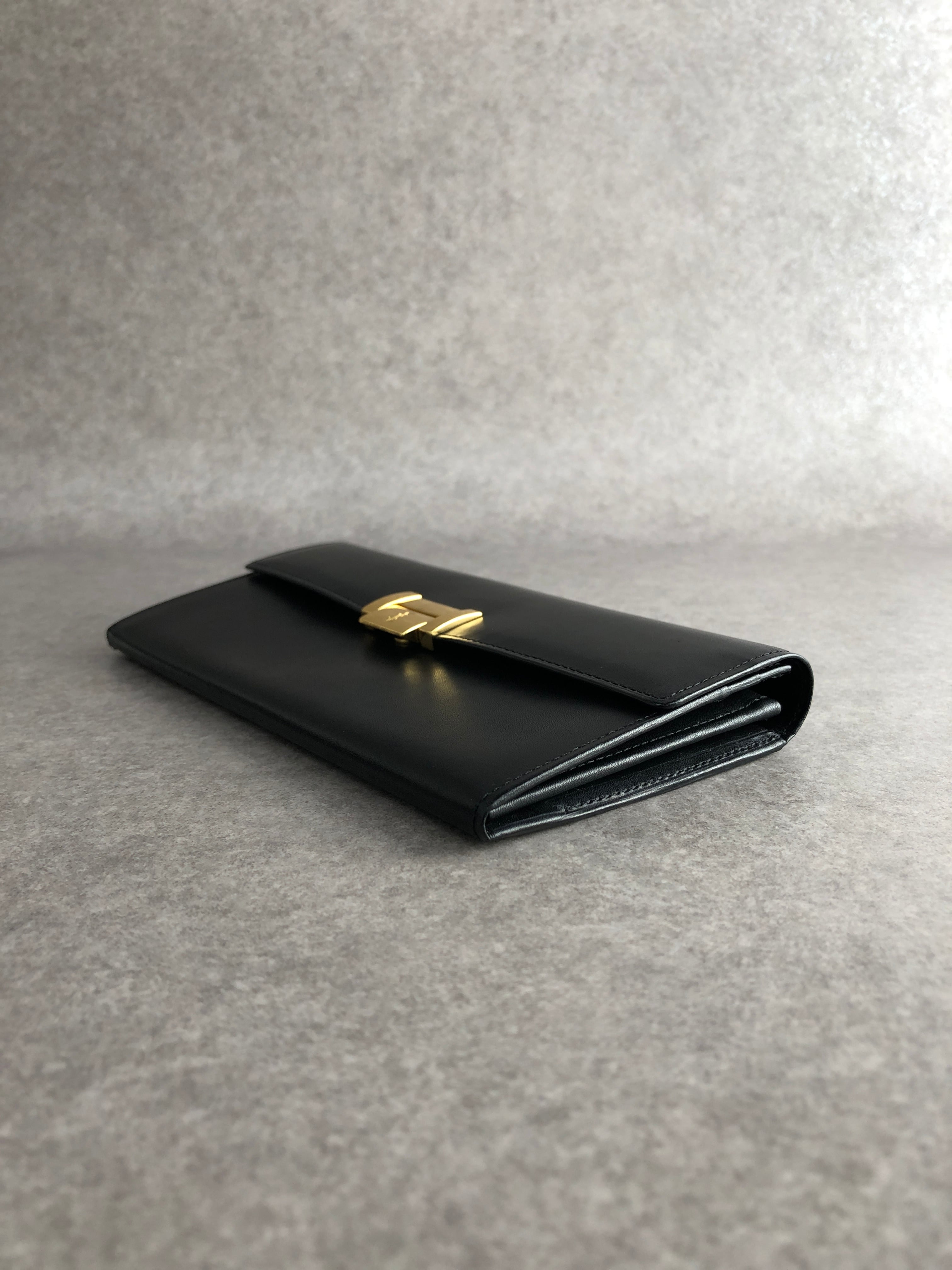 Yves Saint Laurent イヴ・サンローラン 財布 ブラック YSL レザー 長