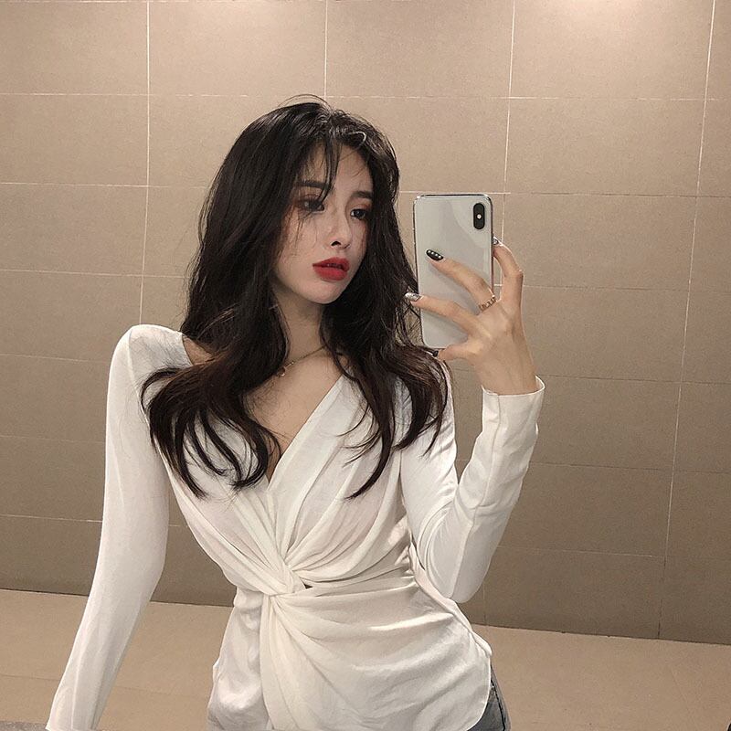 セクシーなVネック、クロスレングス、長袖のボトミングシャツ、Tシャツ、女性のスリムでタイトな白いトップ、2020年初秋新作 ブラックストロベリース68327248197