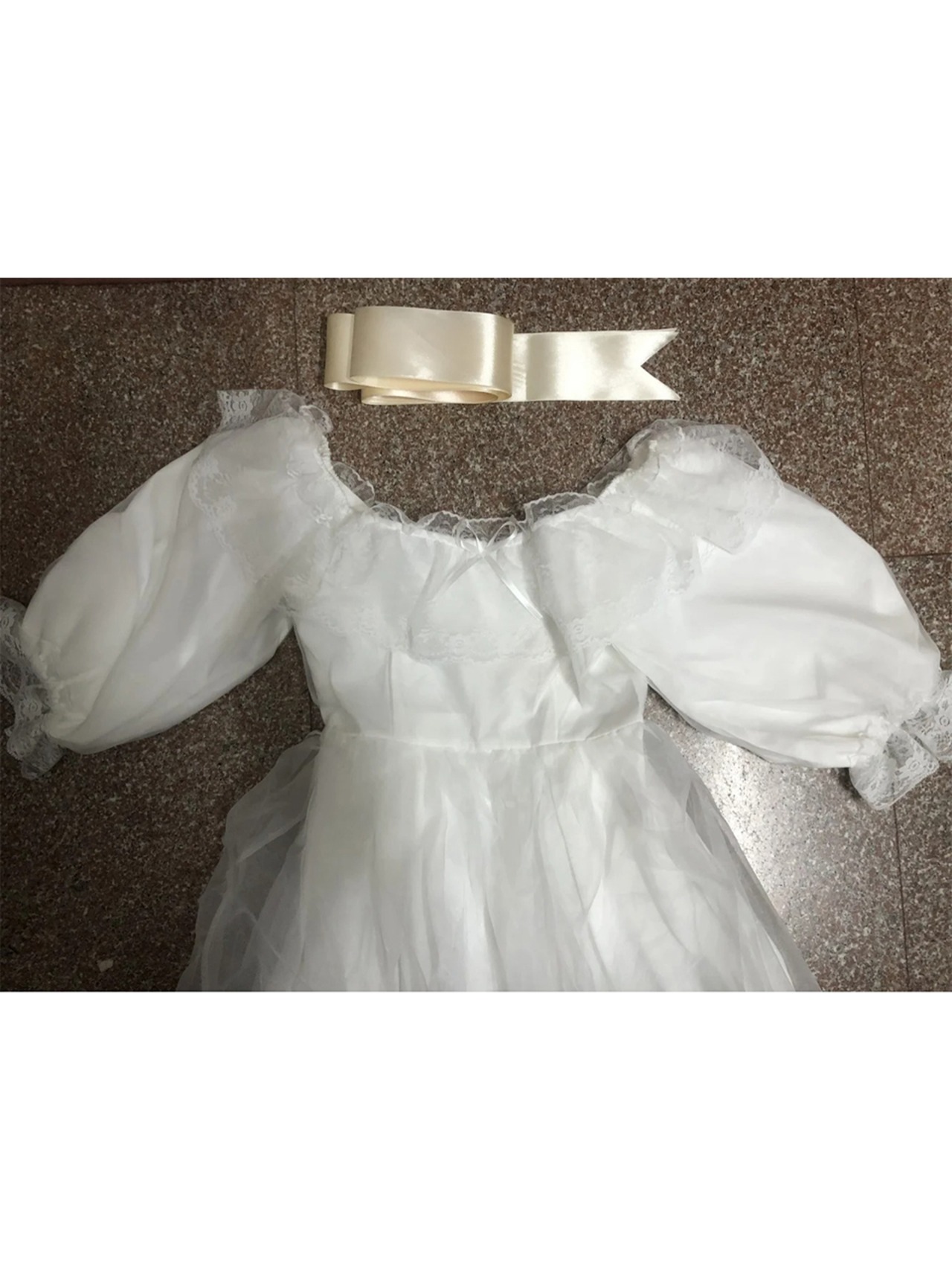 【0068】White Lace Frills Princess Short Sleeve Dress