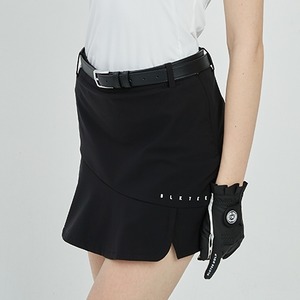 モノトーン　シンプル　ミニ丈スカート