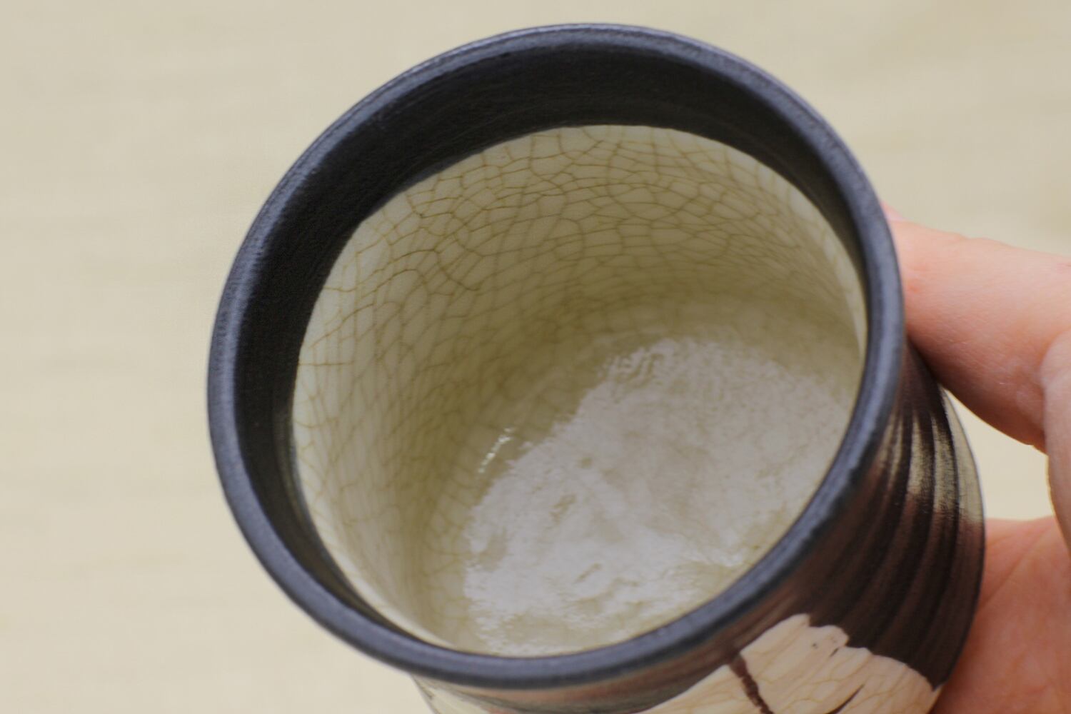 三峰園窯 湯呑 黒織部 丸つるし柿 【商品番号：001】 | 瀬戸蔵