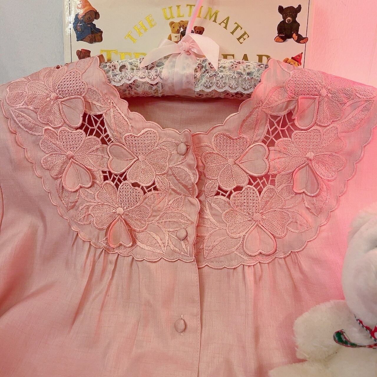 flower embroidery pink blouse