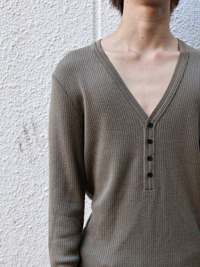 【blackbarrett】tight silhouette Vneck knit