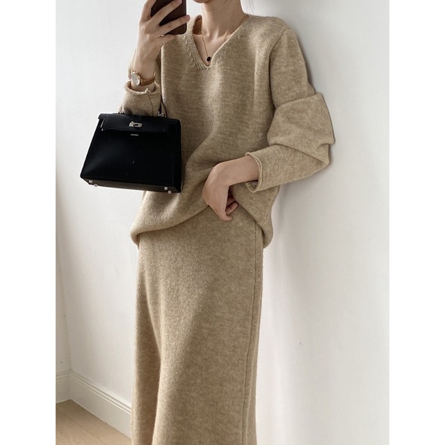 V-Neck Knit & Medium Skirt Setup m0175