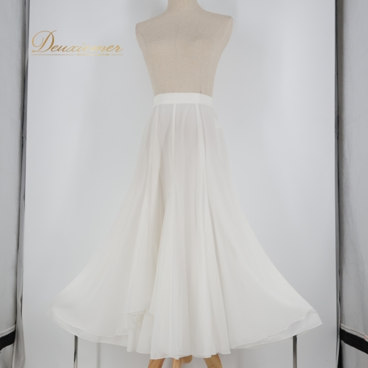 社交ダンス 衣装 スカート ホワイト系 チャコットロイヤルダンス Chacott ROYAL DANCE 白 無地 シンプル シフォン レッスン 練習 日本製 明るい 爽やか 上品 かわいい 透け感 ダンス衣装 オールホワイト