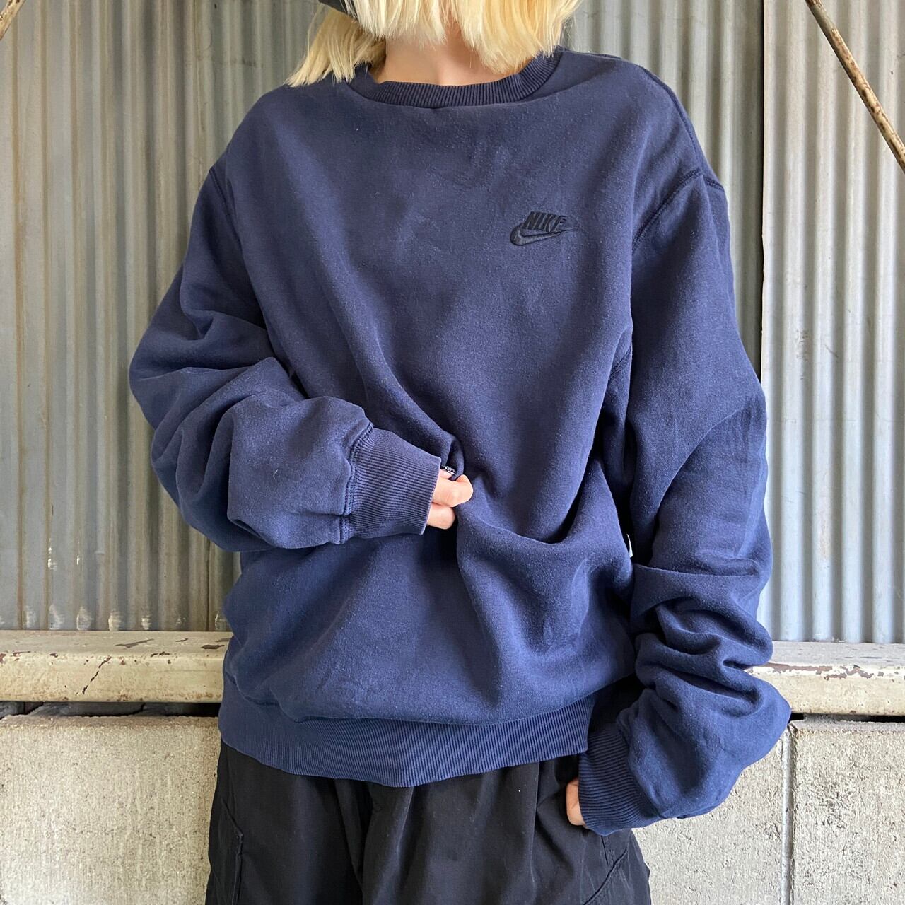 Nike ネイビー トレーナー たやすく
