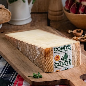 フランス産 コンテ・ド・モンターニュ AOP 1kg｜12ヶ月以上熟成・濃厚でナッツ香る熟成チーズ・グラスフェッド｜業務用・大容量・フレッシュカット    French Comte de Montagne AOP 1kg – Aged Over 12 Months | Rich & Nutty | Grassfed | Whole & Bulk | Fresh Cut