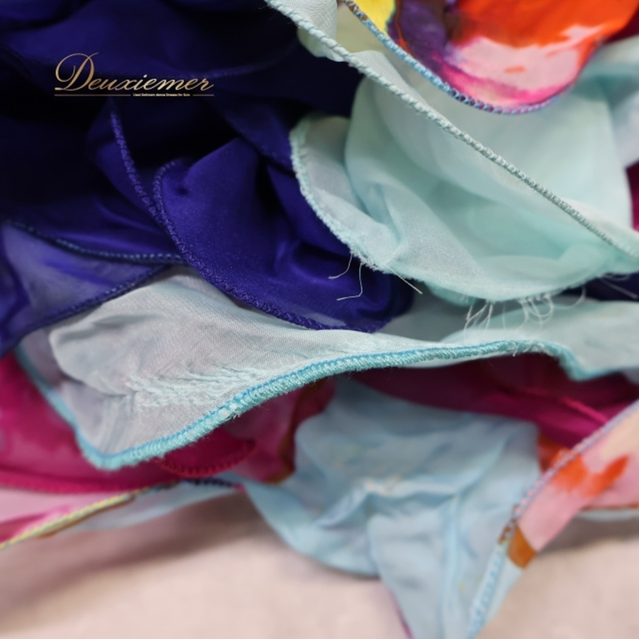 ベリーダンス オリエンタル 衣装 上下セット ピンク系 ラインストーン ビーズ 青 黄 紫 トップス スカート フリンジ 豪華 装飾 カラフル 華やか 花 スリット ステージ 舞台 ダンス衣装 ブルー系 イエロー系 シルバー系 パープル系