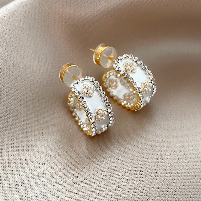 Clover motif pearl pierce　B619