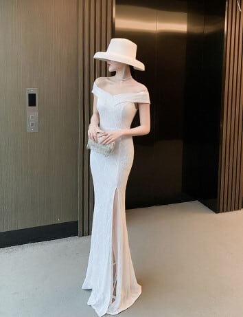 美品！ パーティードレス イトホワ オフショルダー 床付く 司会者  