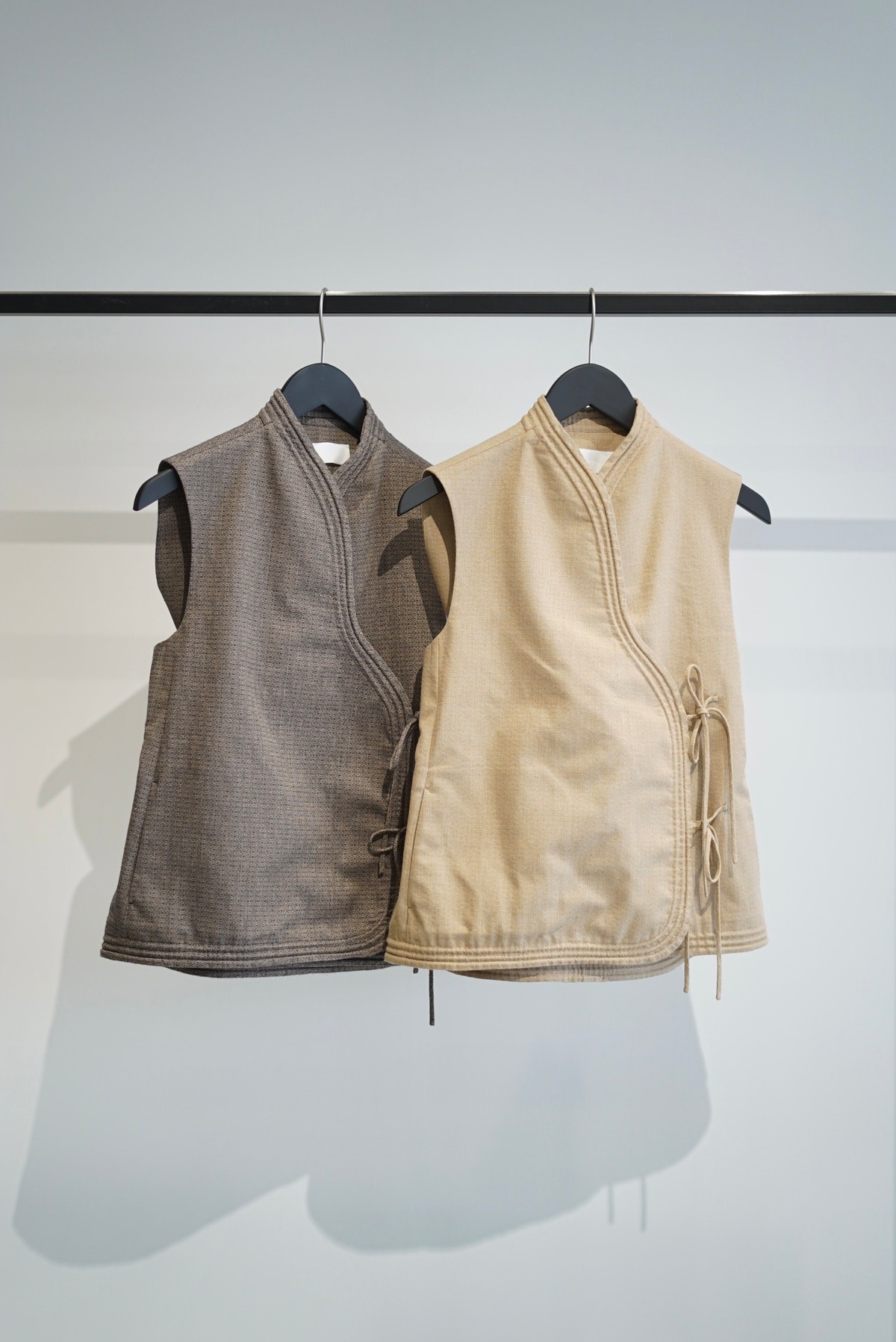 Mame Kurogouchi / Naturally Coloured Cotton Dobby Vest ( BEIGE 