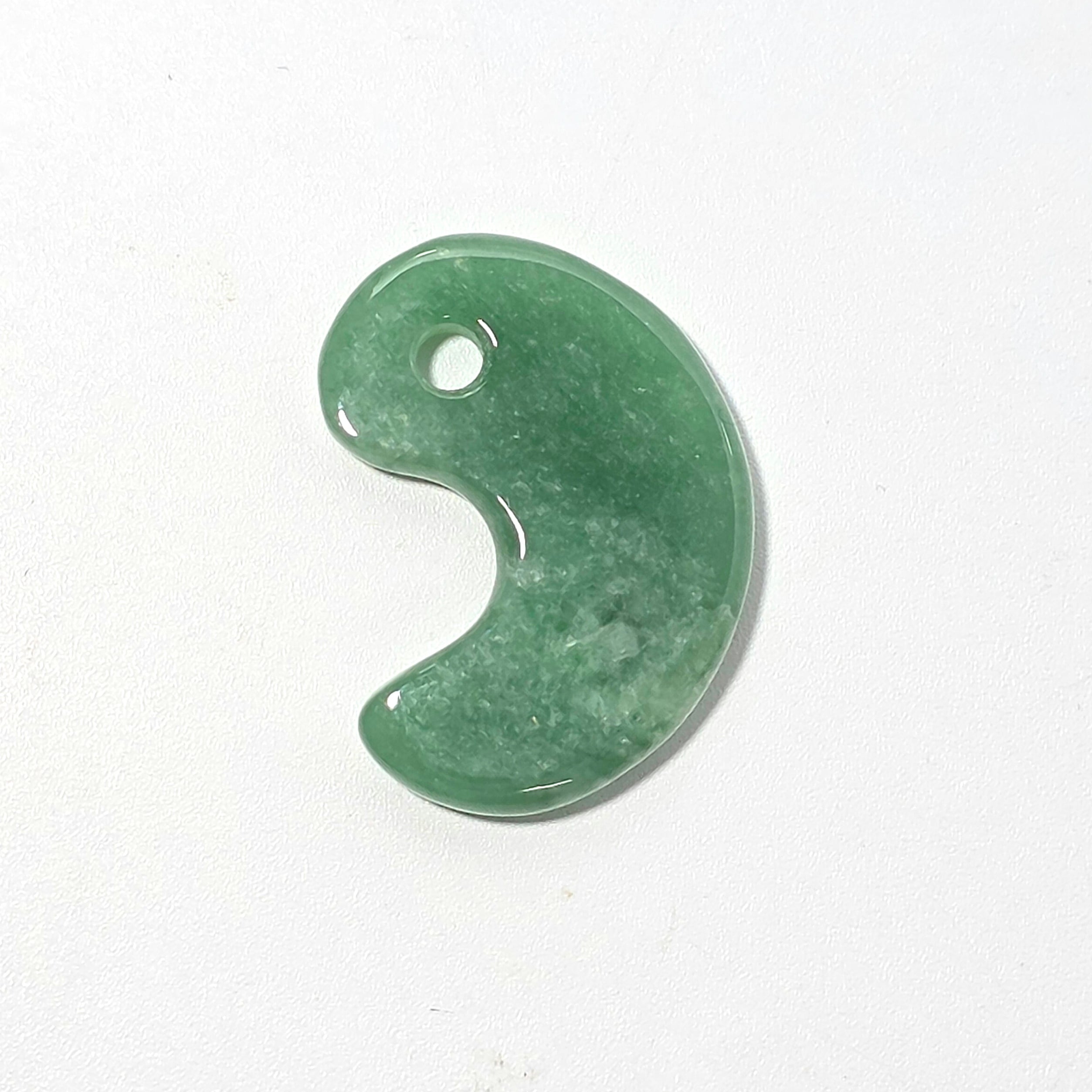 勾玉 | 糸魚川翡翠工芸家 赤羽可行BASE