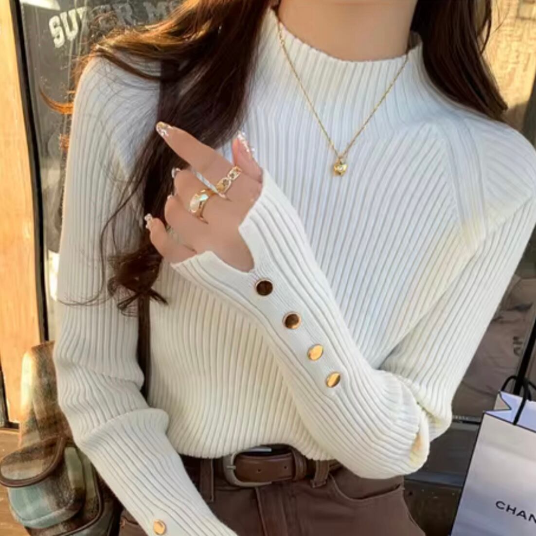 ボタンスリットラウンドネックセーター