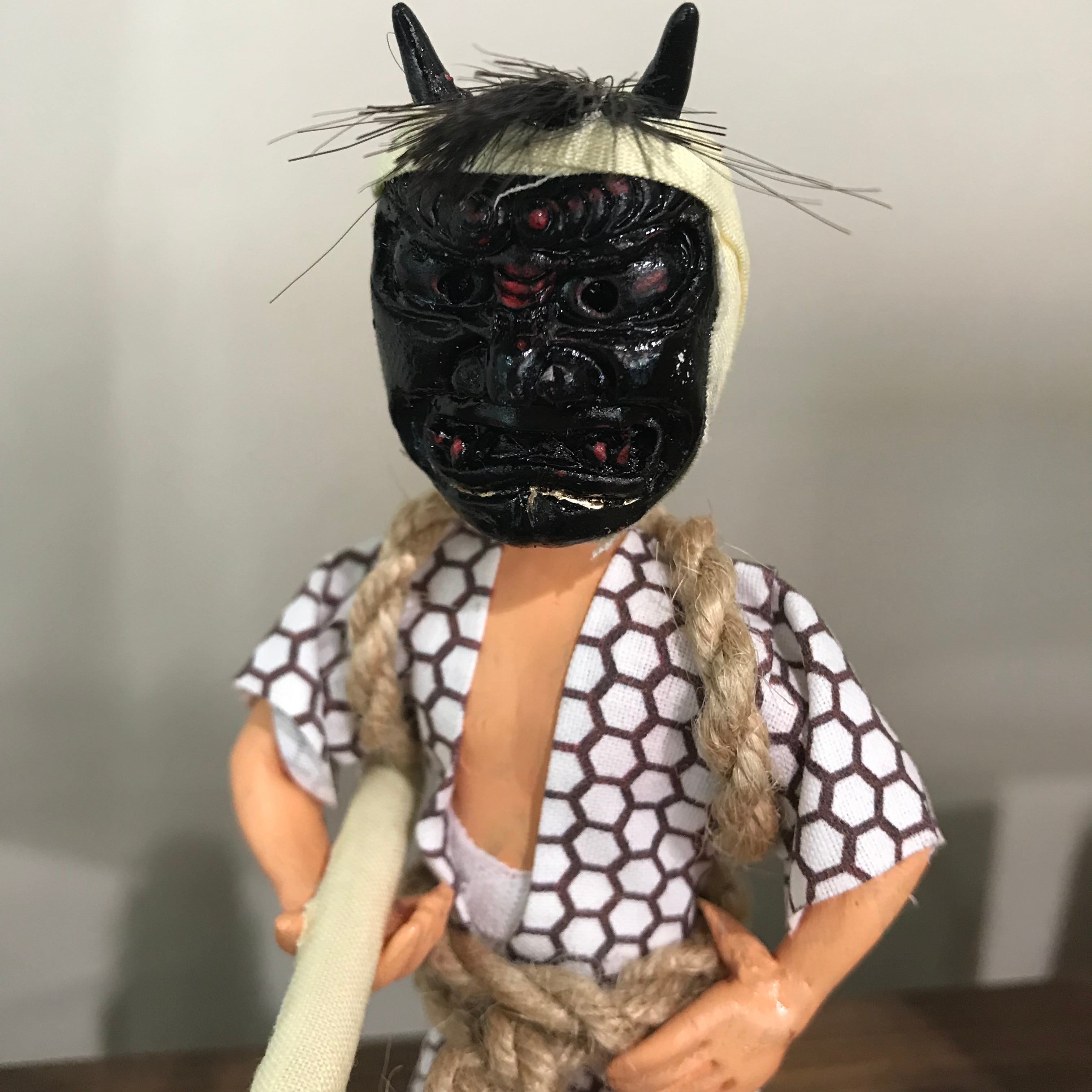 ヤブフィギュア(黒面、片手持ち)