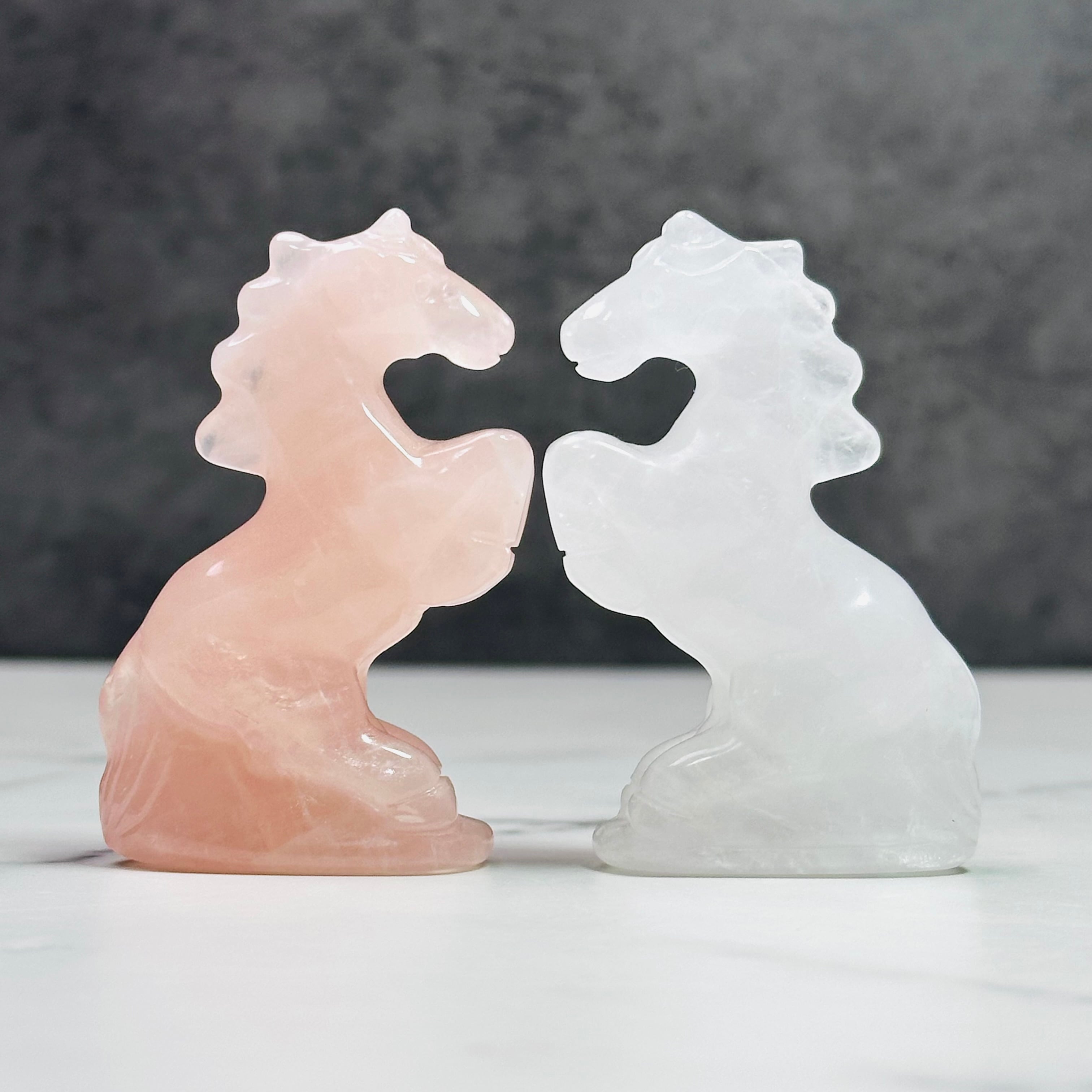 2026干支】幸運を呼ぶ天然石｜馬のオブジェ 水晶・ローズ ペアセット