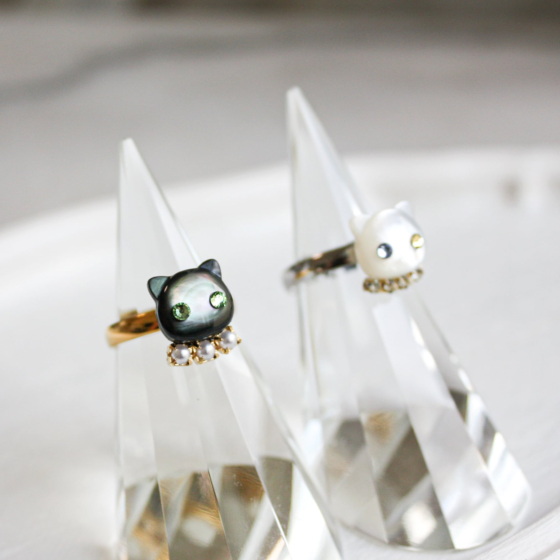 選べる》ミニ・ネコビジュー リング ◇ 黒猫 白猫 シェル 白蝶貝 黒蝶