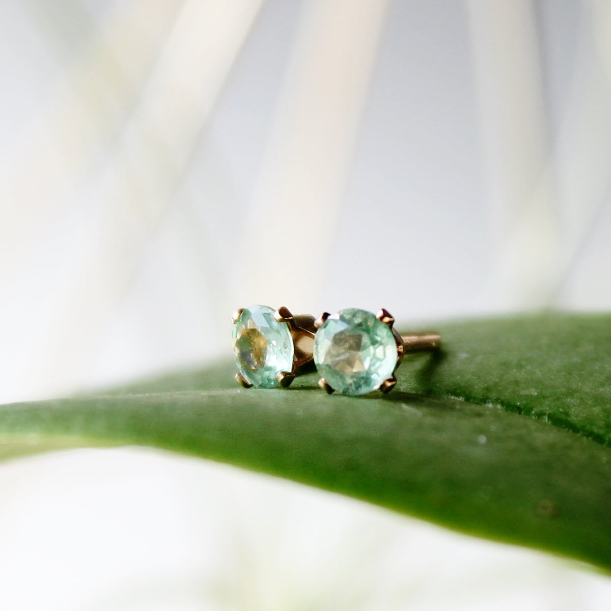 希少！グリーンカイヤナイトのひと粒ピアス｜4mm｜選べるピアス金具