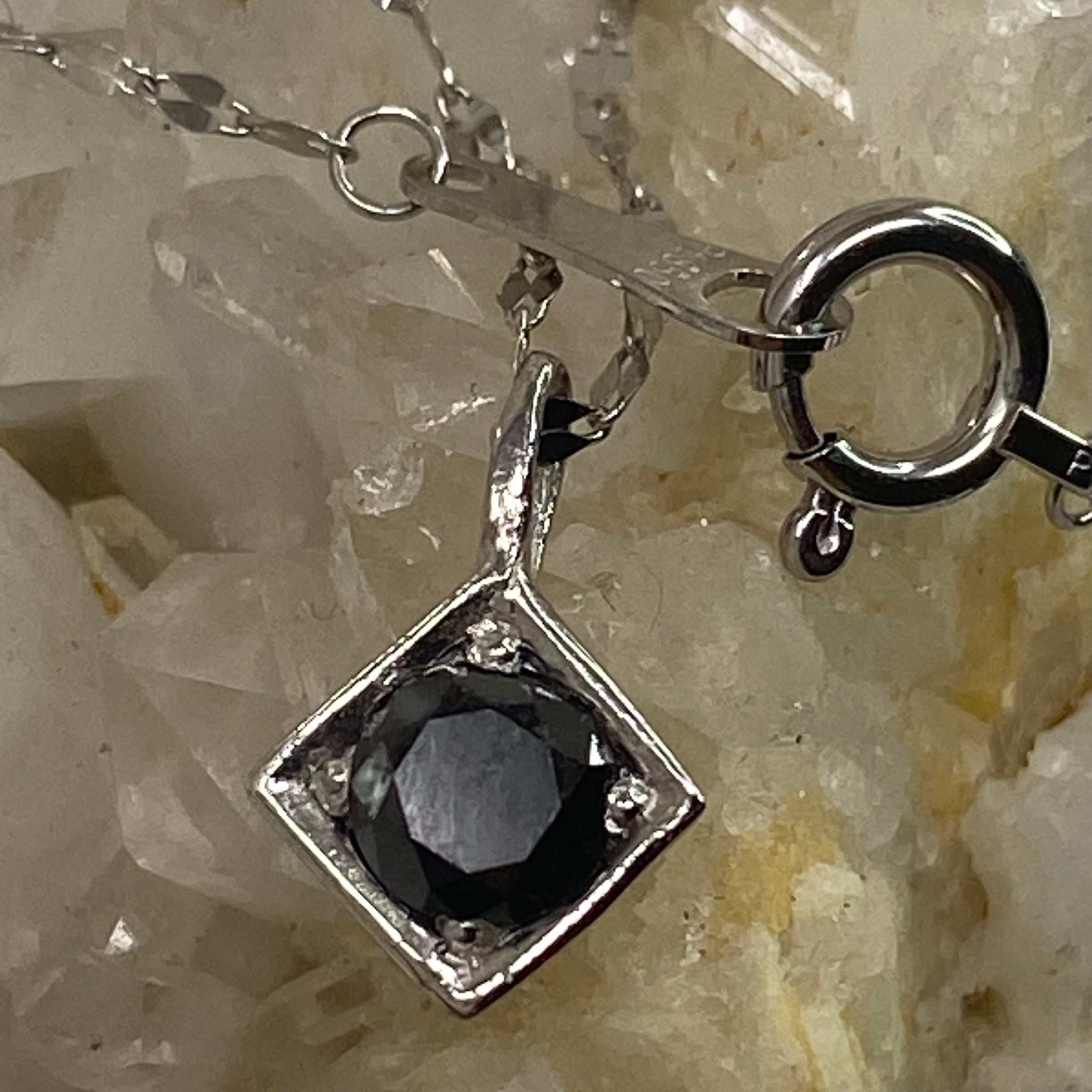 pt900 プラチナ 天然ブラックダイヤモンド 0.31ct ペンダント