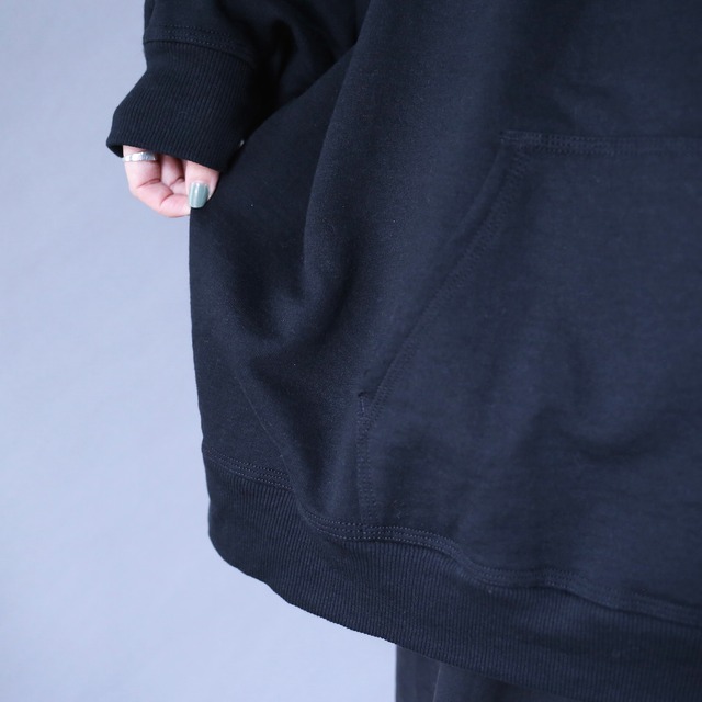 "Champion" black color super over silhouette sweat parka