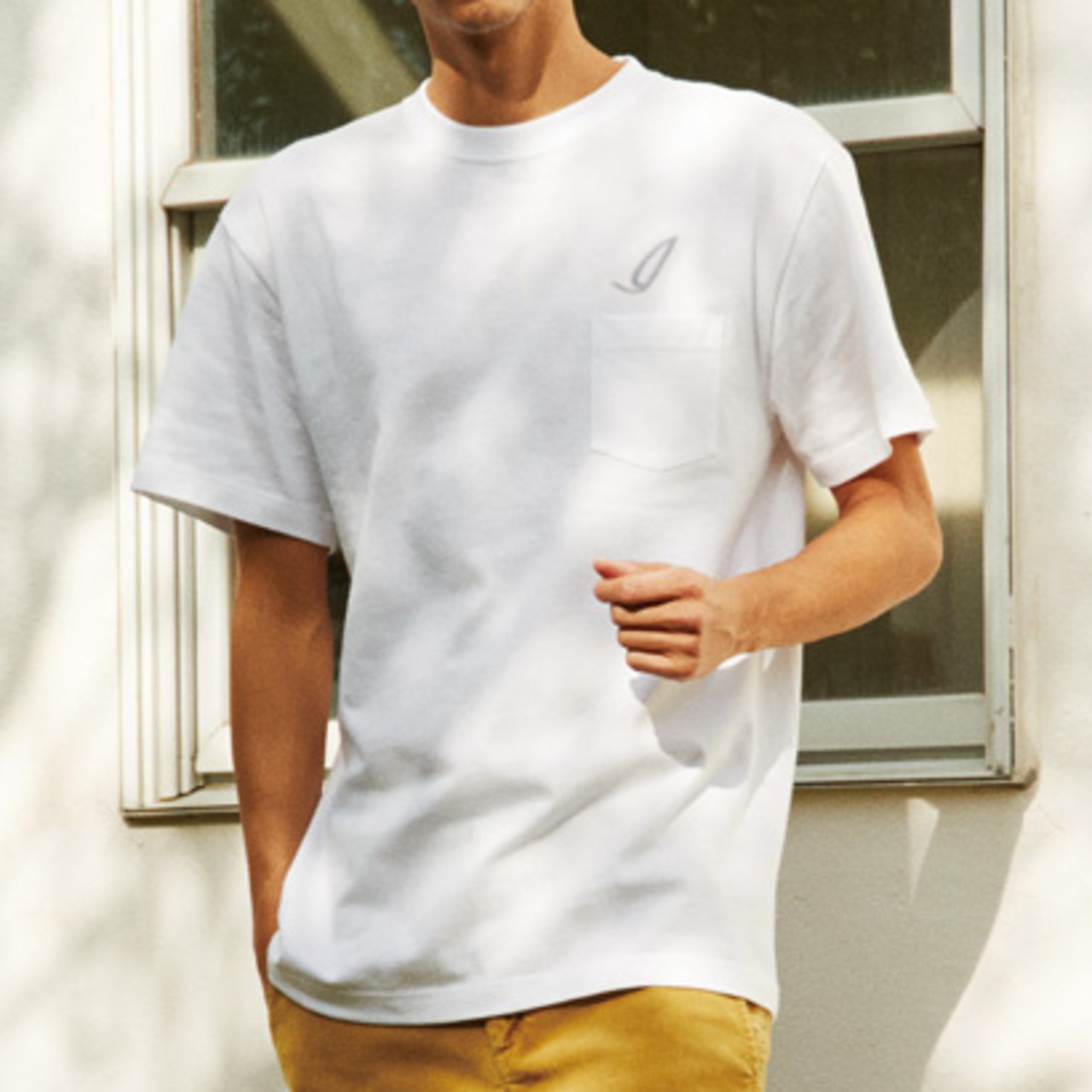 ポケT イニシャルロゴ刺繍+ワッペン／White