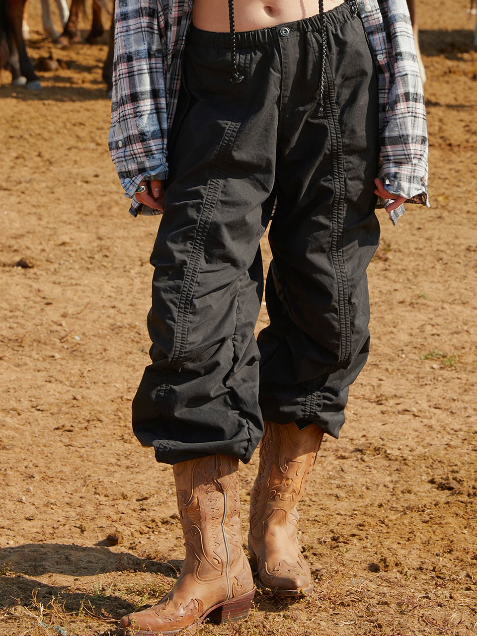 ☆ハンソヒ 着用!!【asif Calie】 SHIRRING PARACHUTE PANTS ☆ハンソヒ 着用!!【asif Calie】 SHIRRING PARACHUTE PANTS