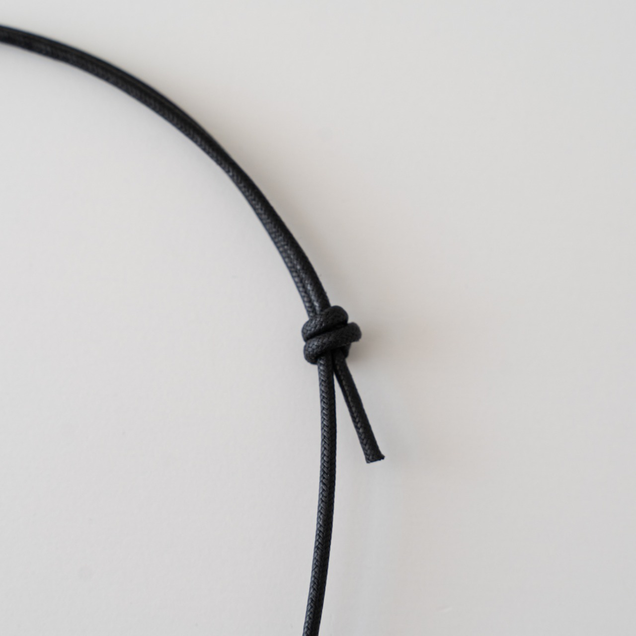 積み革のネックレス Taurillon Black