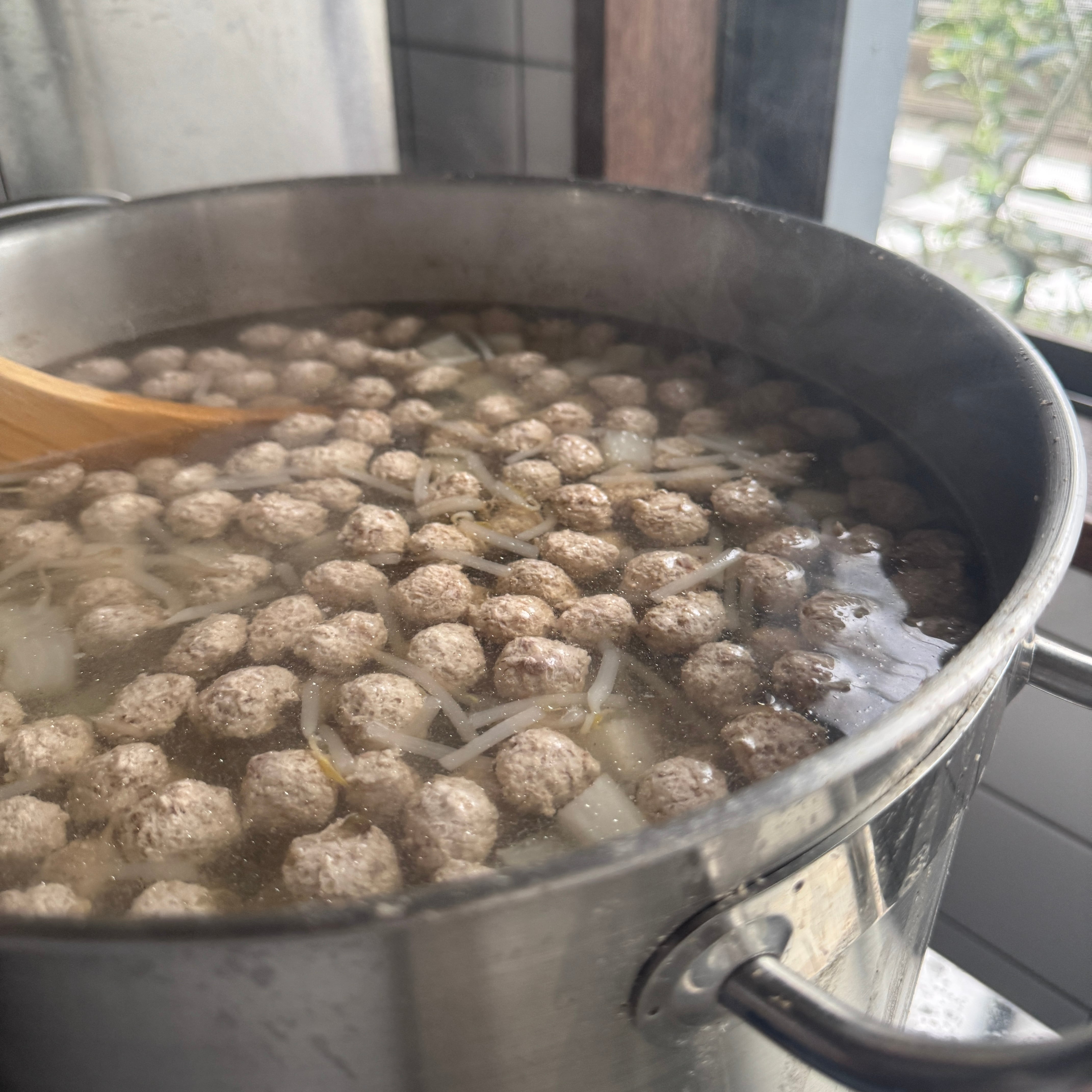 鶏団子のアジアンスープ