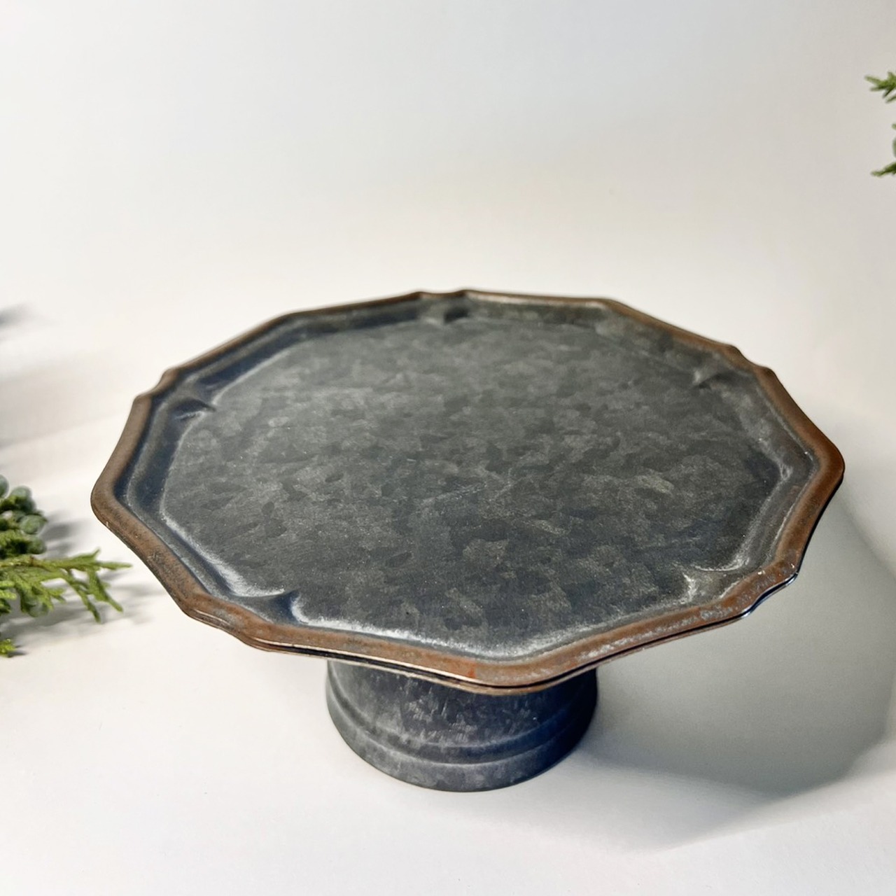 【ダークグレー】アンティーク調の風合いが魅力のキャンドルスタンド