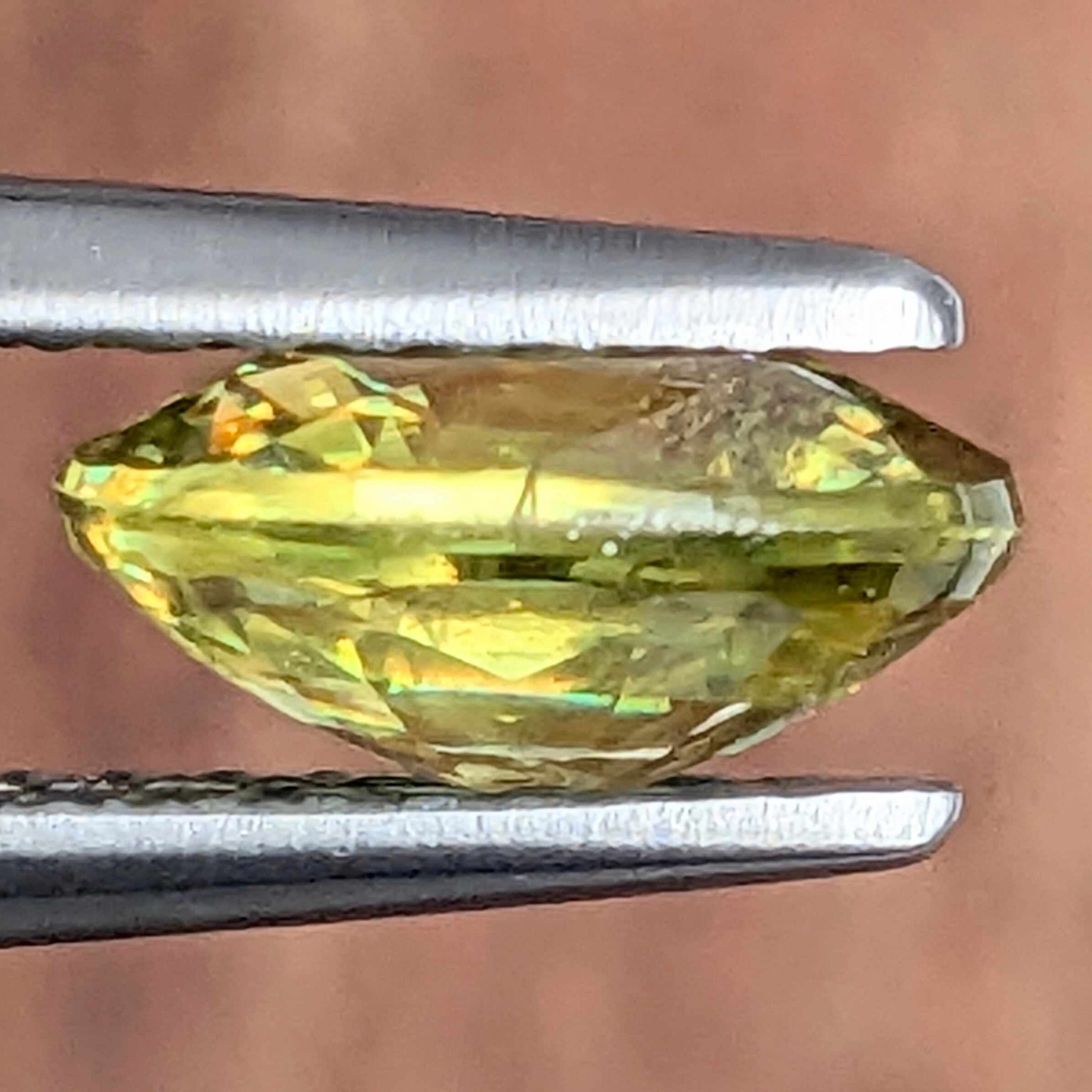 スフェーン 1.48ct 【PRO207648】 | Gem's Subculture