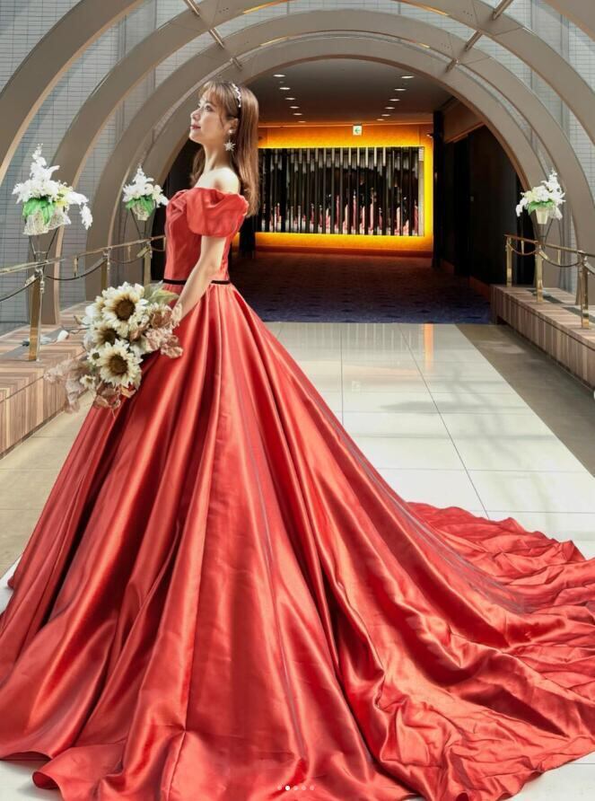 カラードレス オレンジ オフショルダー 光沢サテン エレガント 結婚式  