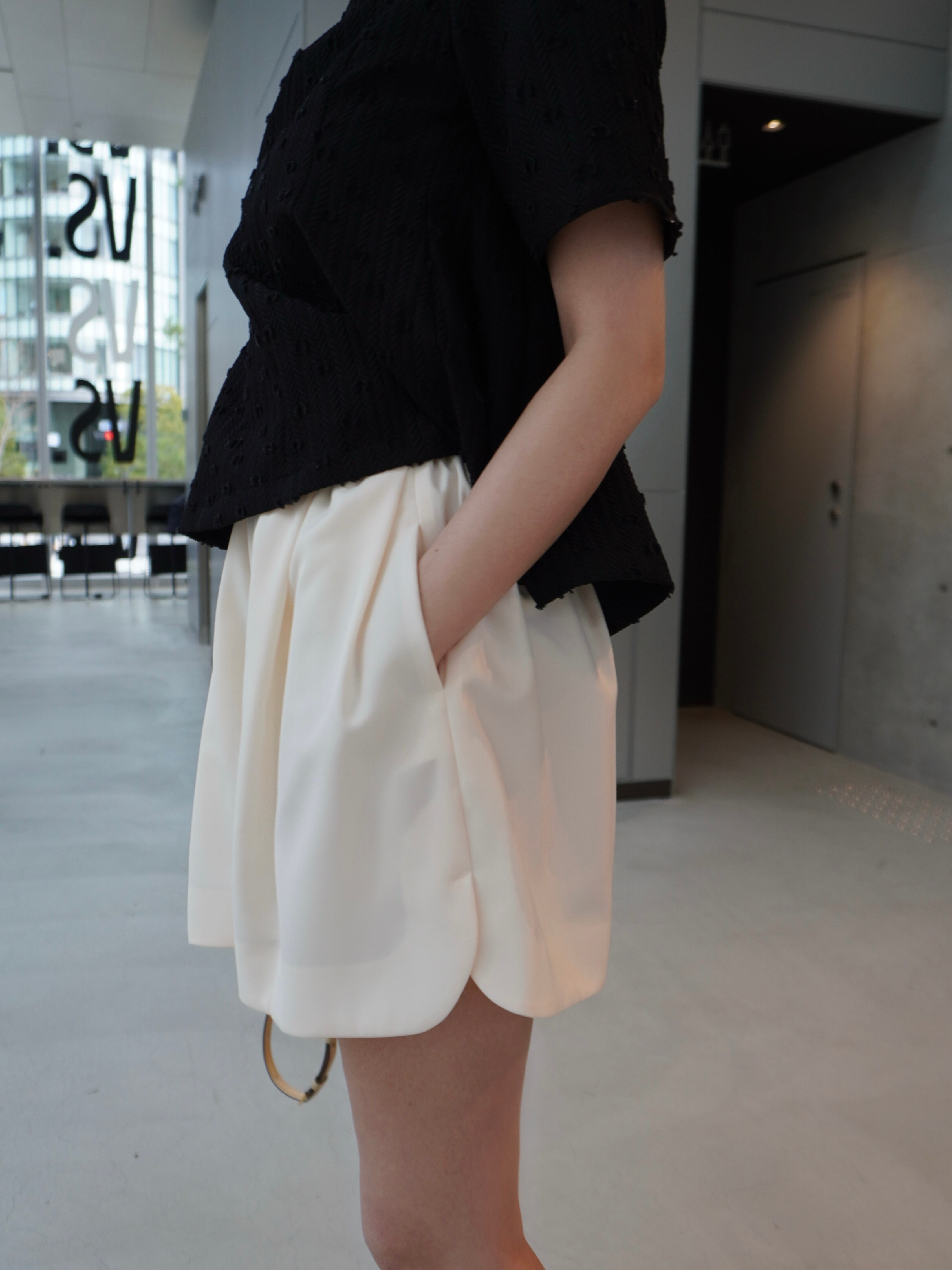 Hyeon ヘヨン 脚長効果抜群の可愛い タックショートパンツ HYEON (ヘヨン) official online store