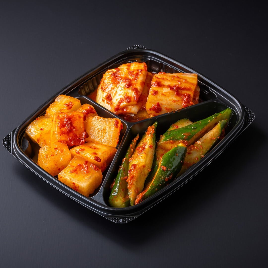 〈焼肉牡丹園〉キムチ盛合せ 1パック