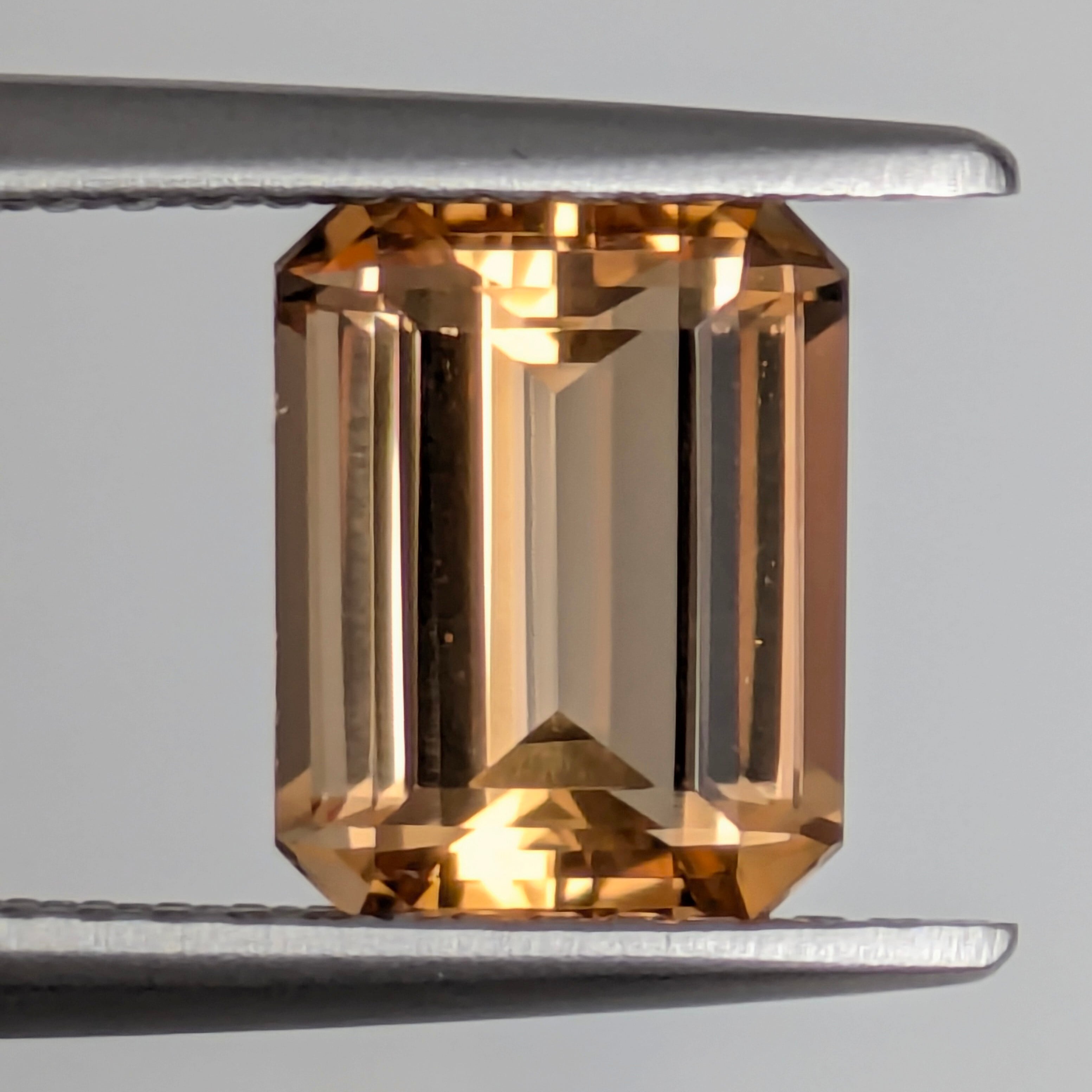 インペリアルトパーズルース【2.20ct】 PRO208780 | Gem's Subculture