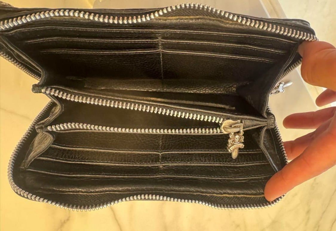 クロムハーツ　ピラミッドスタッズ　ラウンドジップレザー財布　クロコダイル CHROME HEARTS クロムハーツ ピラミッドスタッズ ラウンドジップレザー