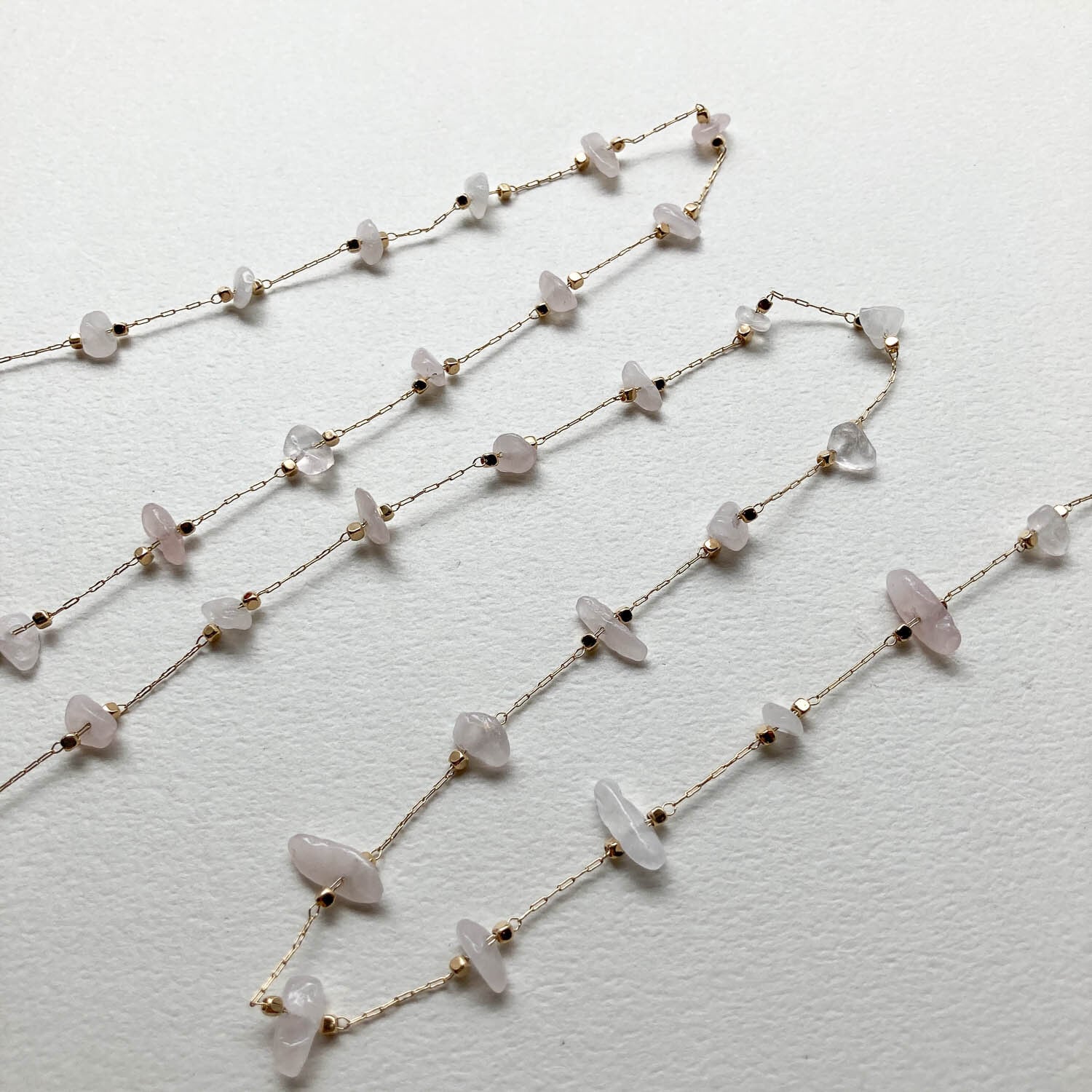 再入荷〉小さなさざれ天然石と四角ビーズのチェーン（10cm〜） | Dua