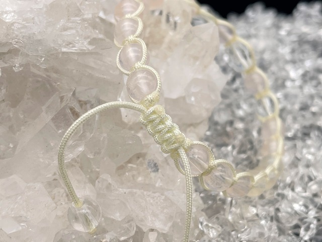 編みブレスレット（ローズクォーツ・水晶ヒランヤ）