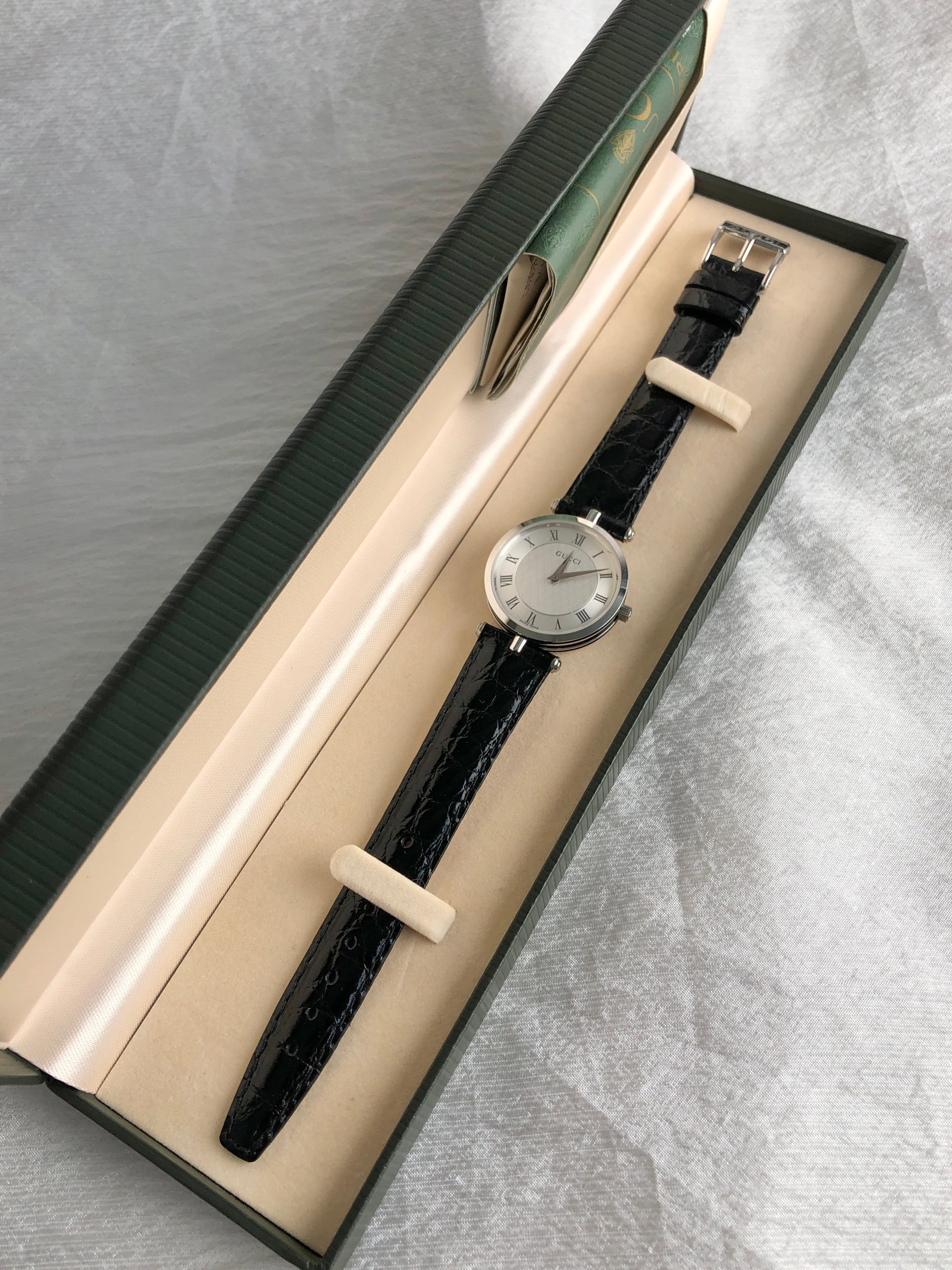 GUCCI グッチ シェリーライン 腕時計 シルバー×ブラック ローマ文字
