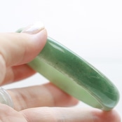 【内径 54.4×46.1mm 】グリーン色の楕円形バングル！A貨翡翠 jd_bg1309