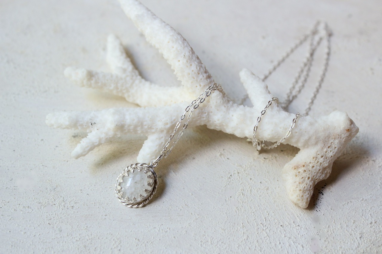 ハイアライトのネックレス　