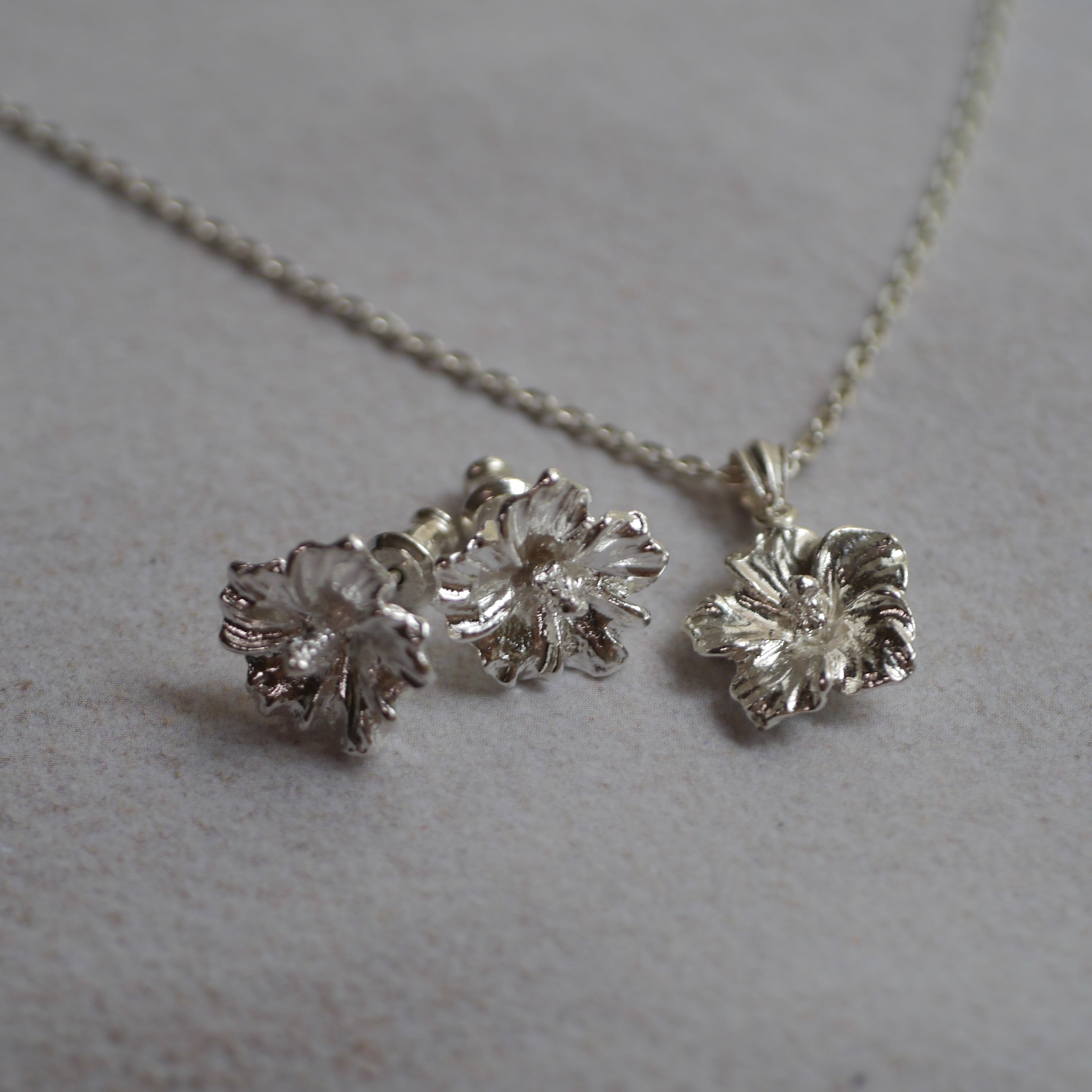 ハイビスカスネックレス | Ai Kaminaga - New Native Jewelry -