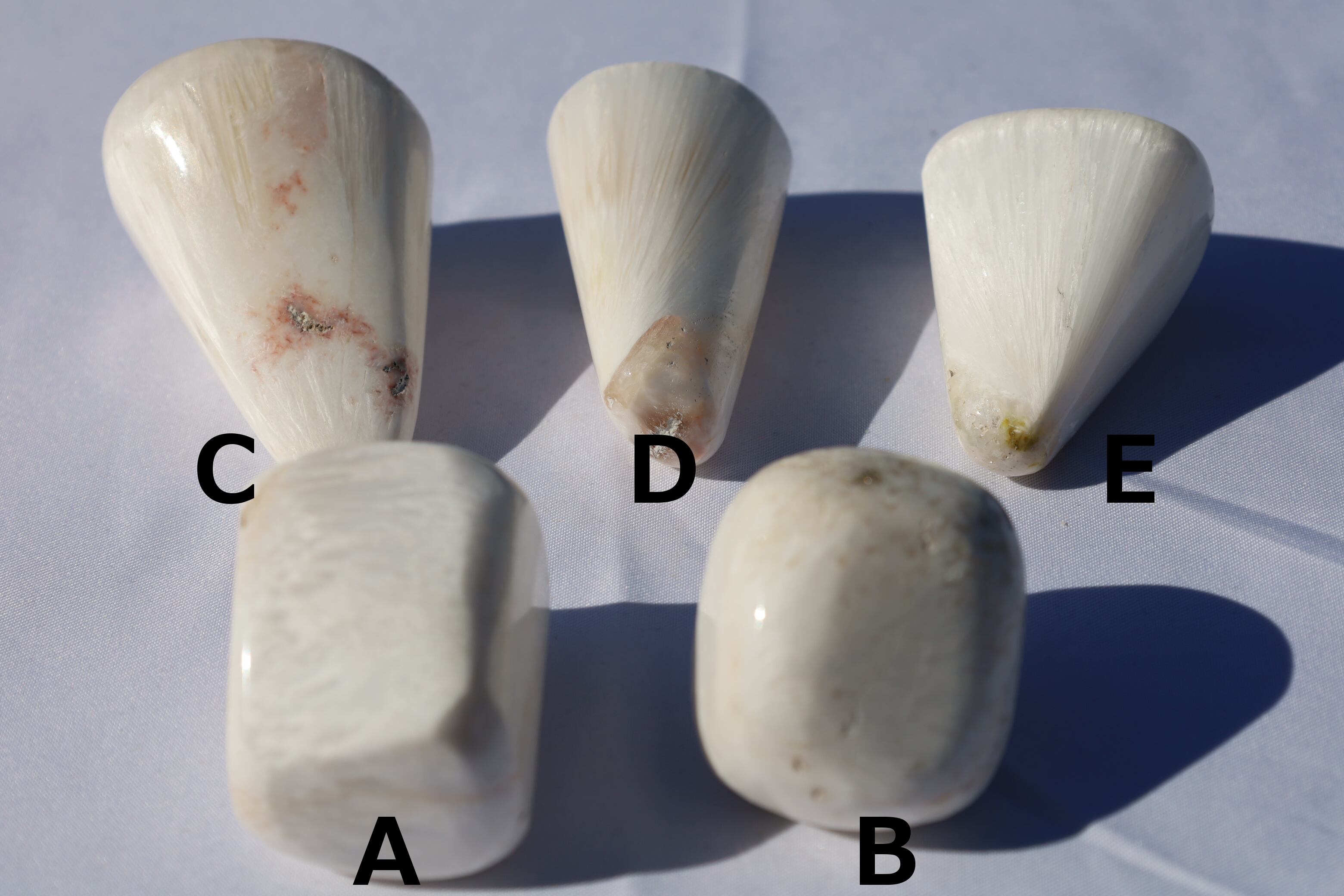 糸魚川翡翠原石61ひすいヒスイ硬玉ジェダイト商品コード：IJ2409070006