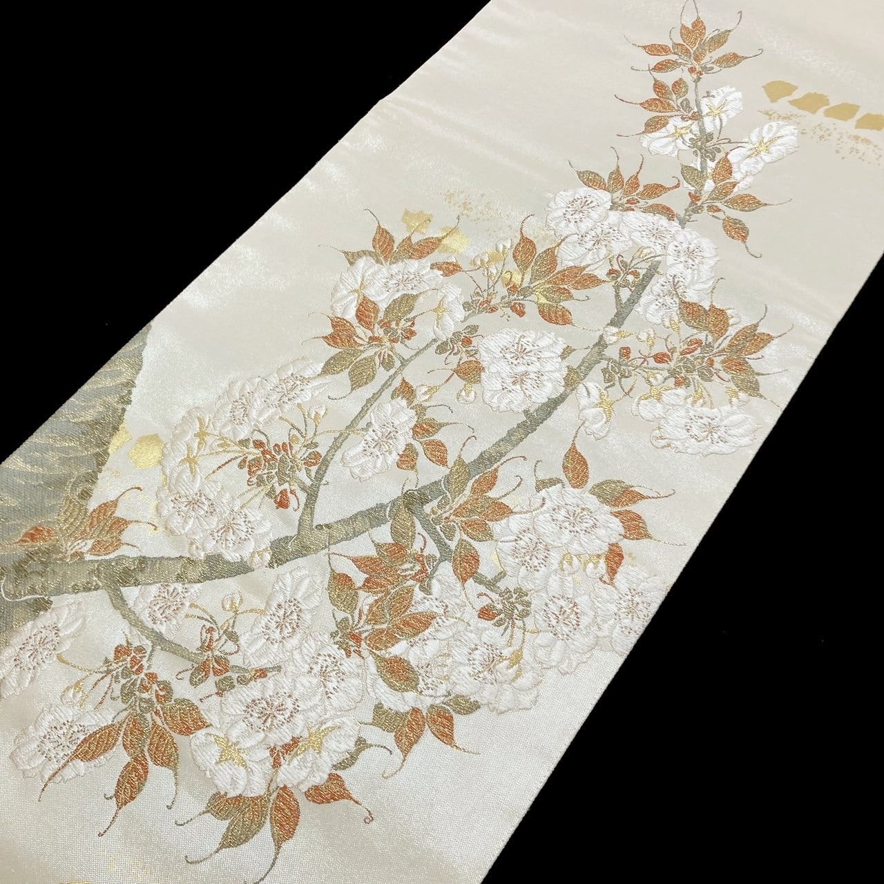 幅…約31㎝袋帯　正絹　未仕立て　ブラック　ゴールド 　「市松取四季花の丸」　西陣織