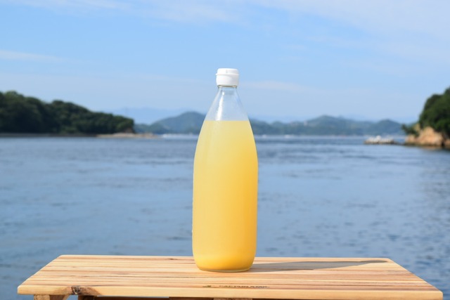 島でしぼった、レモン40個のストレートレモン果汁　1000ml
