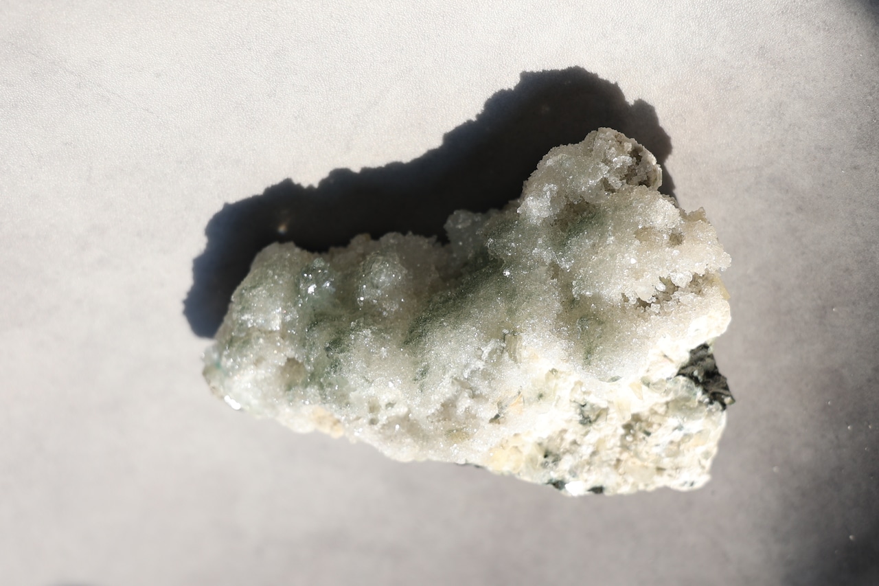 「新緑の雫」グリーンカルセドニー with アポフィライト | Chalcedony with Apophyllite ◇ 天然石・鉱物・パワーストーン・原石 | st00039