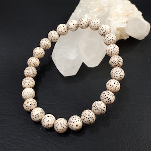 星月菩提樹 8ミリ珠 内周16センチ 星月菩提樹 8ミリ珠 内周16センチ