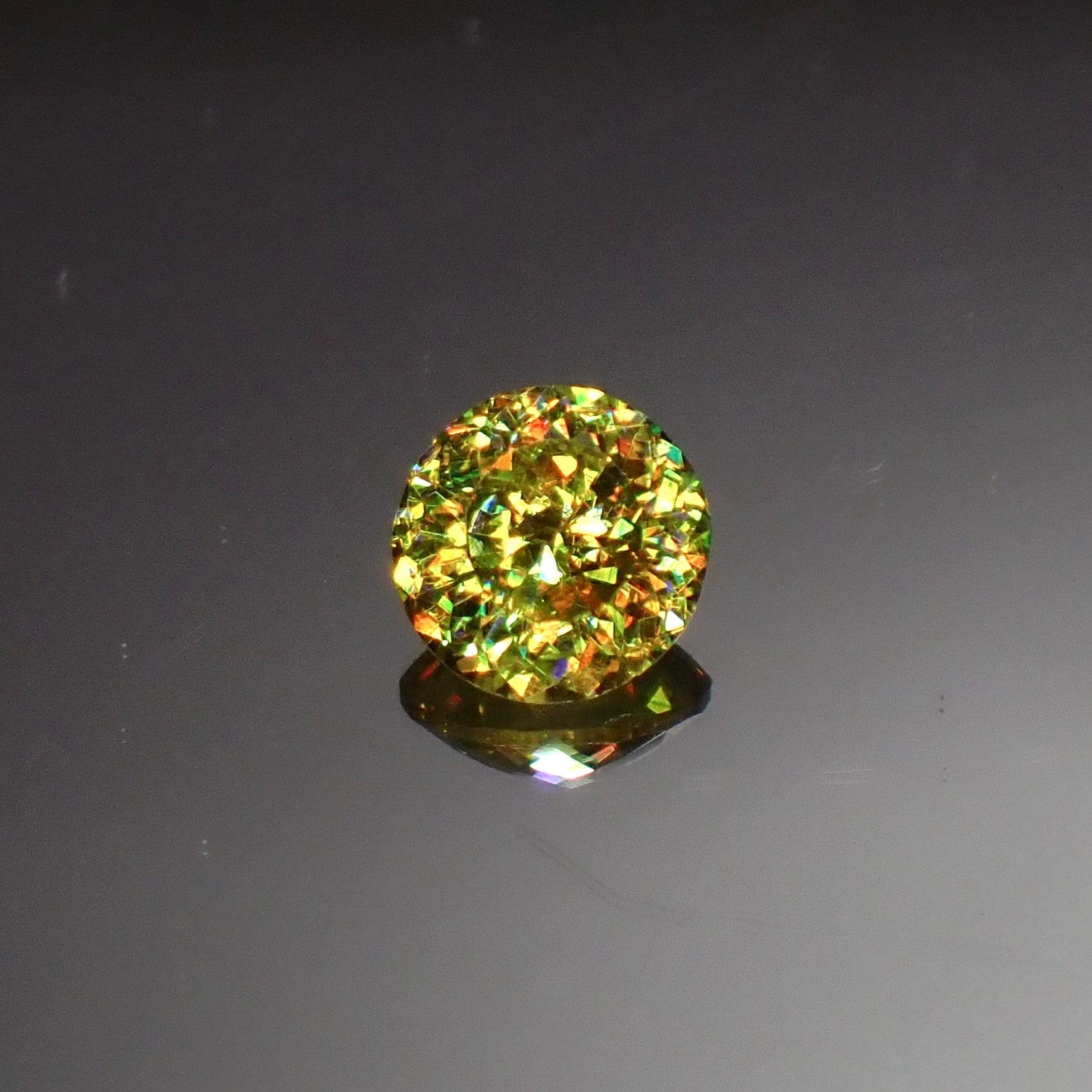 【Bright Brilliant Cut™️ “129 Facets” 】光の魔術、虹彩の奇跡 0.48ct 天然 スフェーン