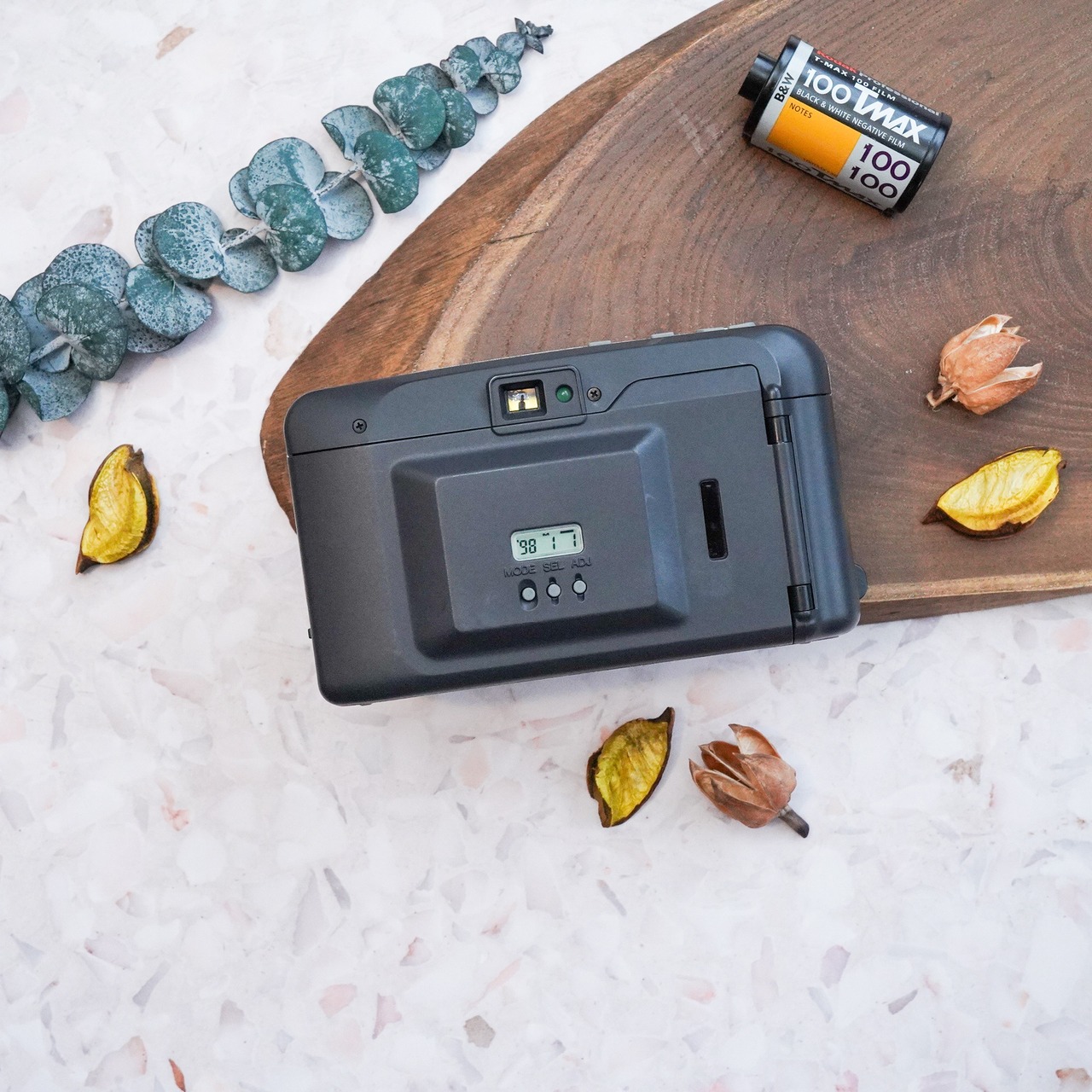 【Minolta】 riva zoom 90 多機能、安定感のあるコンパクトカメラ